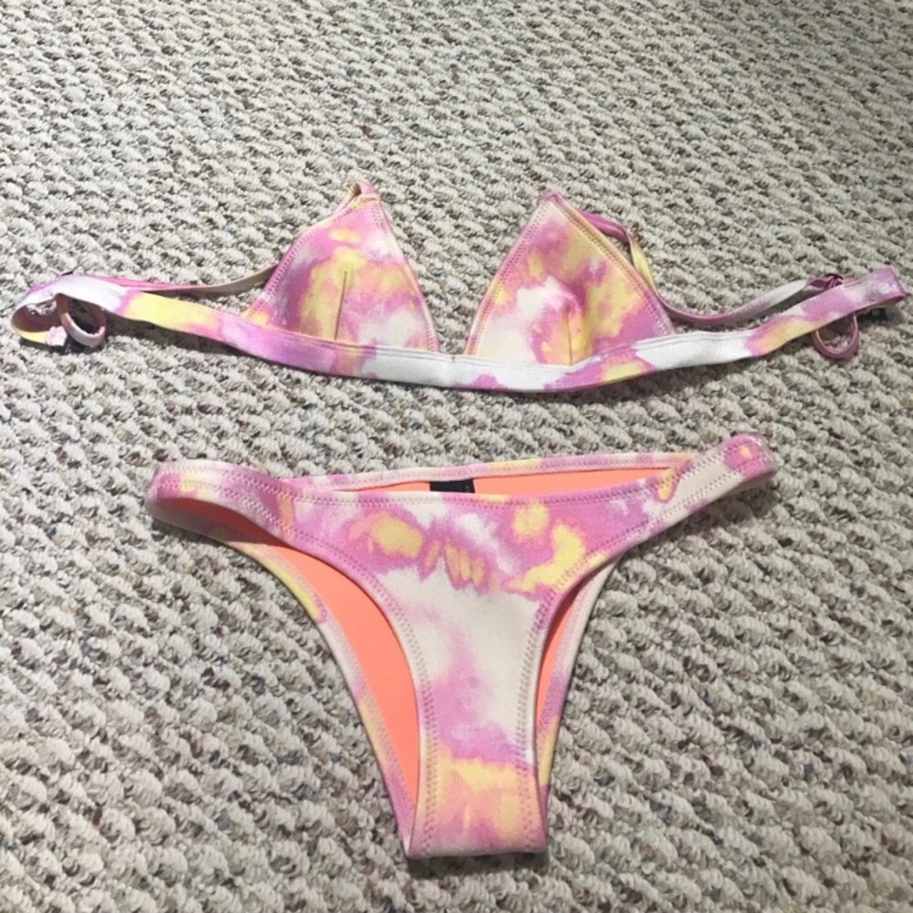 AUTHENTIC Triangl bathing suit